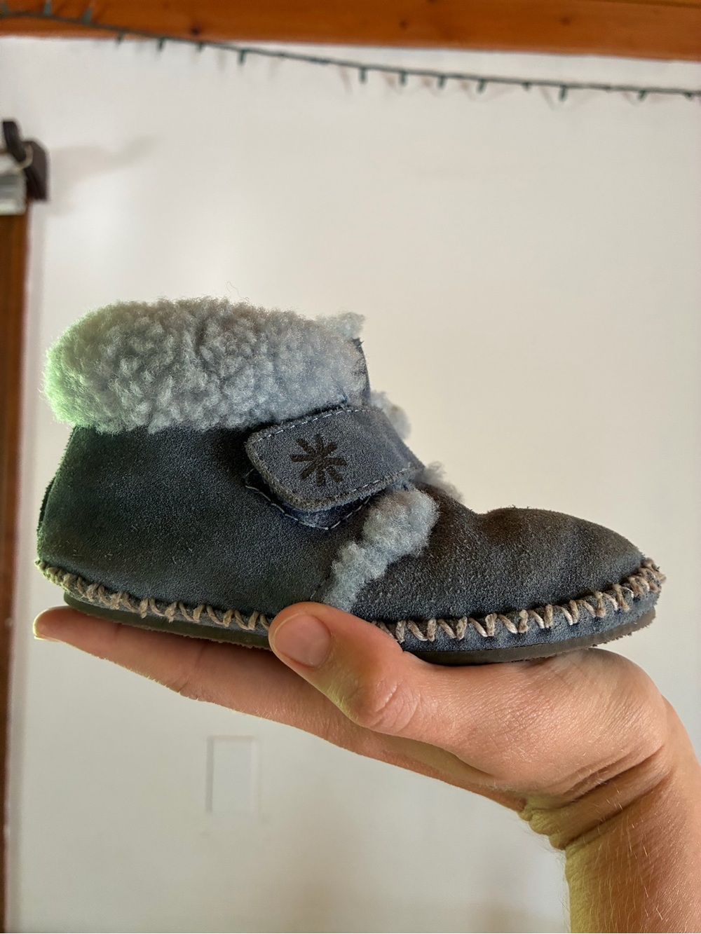 L L Bean Toddler’s Wicked Good slippers size 7-8 genuine sheepskin leather